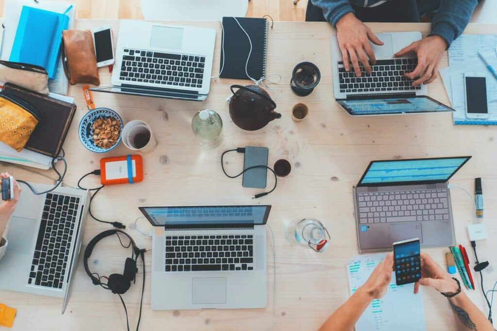 office-multiple-laptops