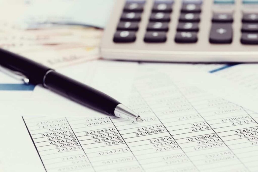 office-with-documents-money-accounts-3